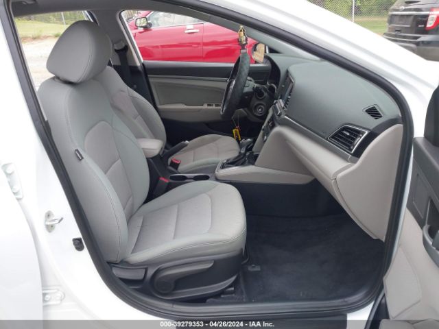 Photo 4 VIN: 5NPD84LF1HH057226 - HYUNDAI ELANTRA 