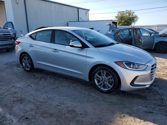 Photo 3 VIN: 5NPD84LF1HH074818 - HYUNDAI ELANTRA SE 