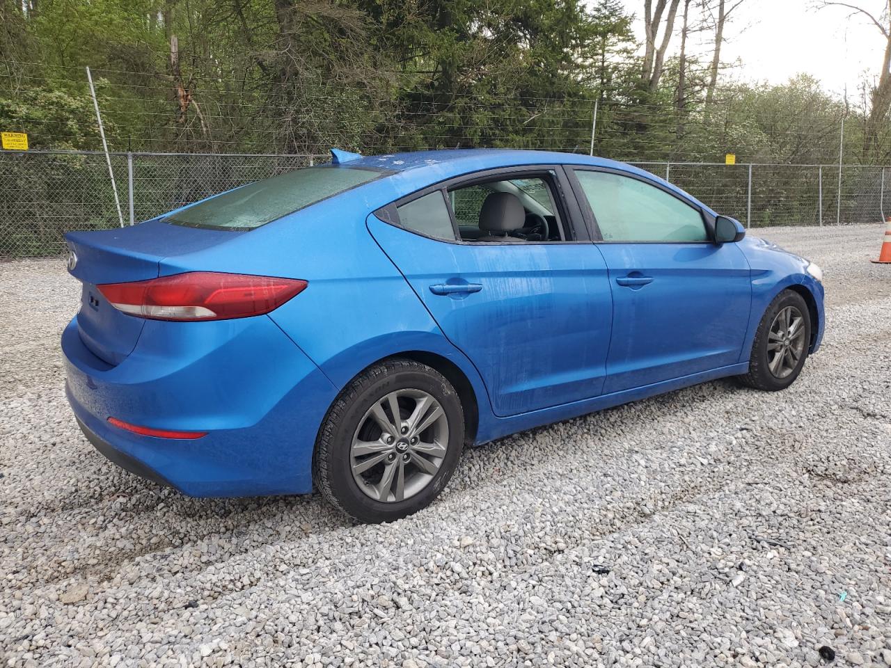 Photo 2 VIN: 5NPD84LF1HH110829 - HYUNDAI ELANTRA 