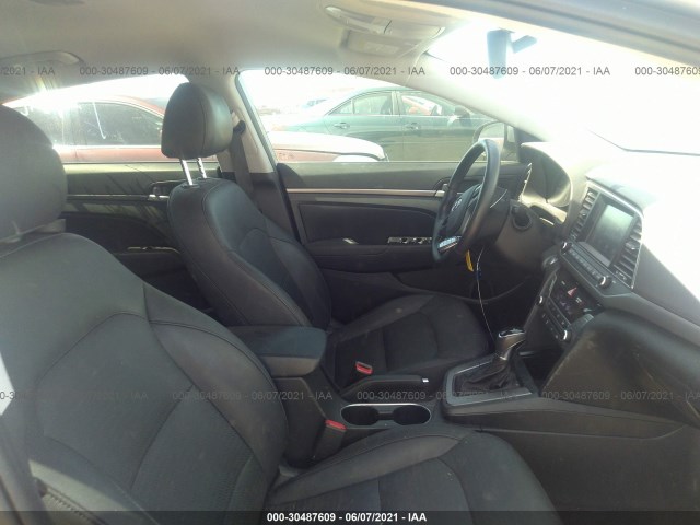 Photo 4 VIN: 5NPD84LF1HH130952 - HYUNDAI ELANTRA 