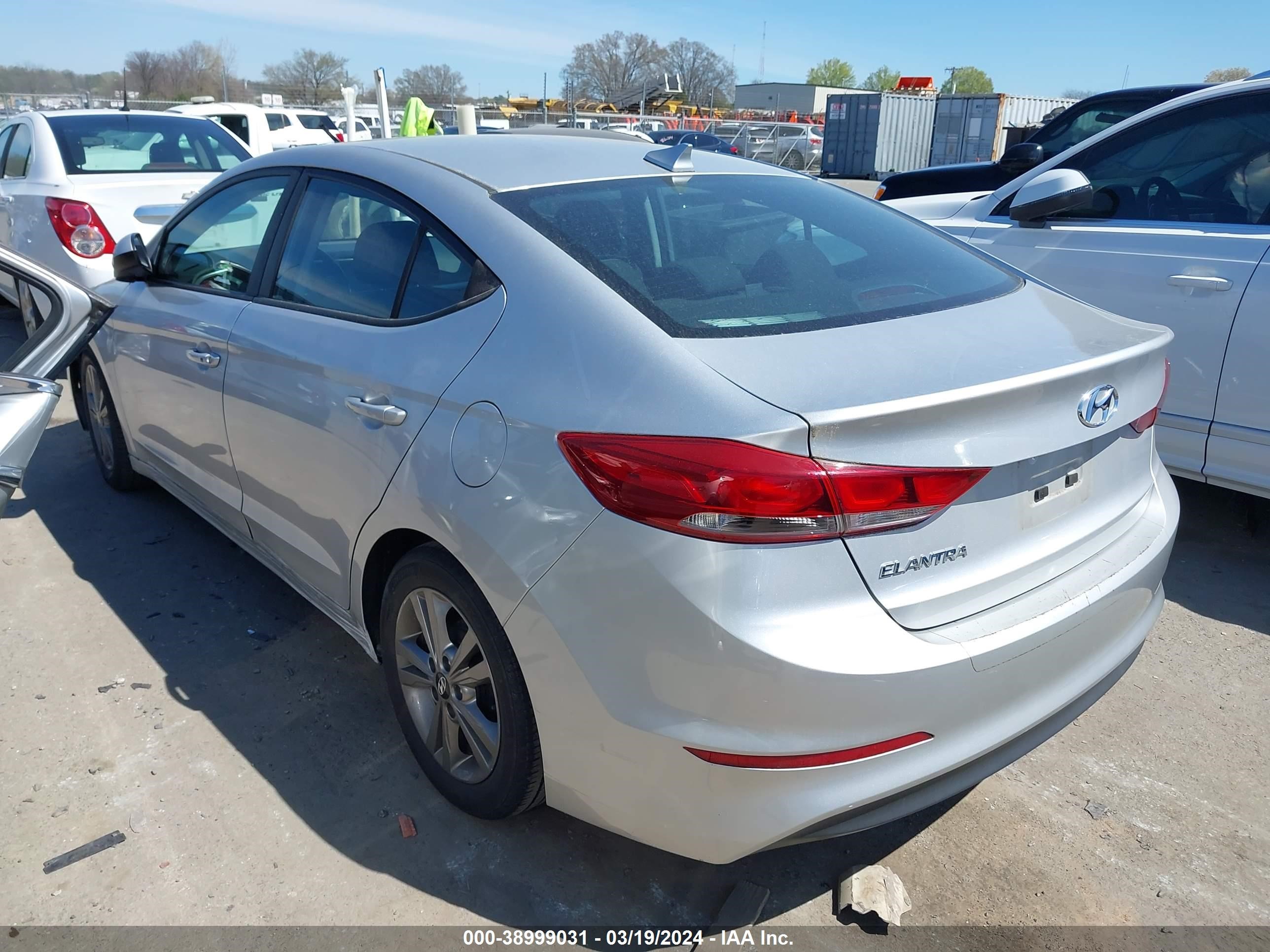 Photo 2 VIN: 5NPD84LF1HH134290 - HYUNDAI ELANTRA 