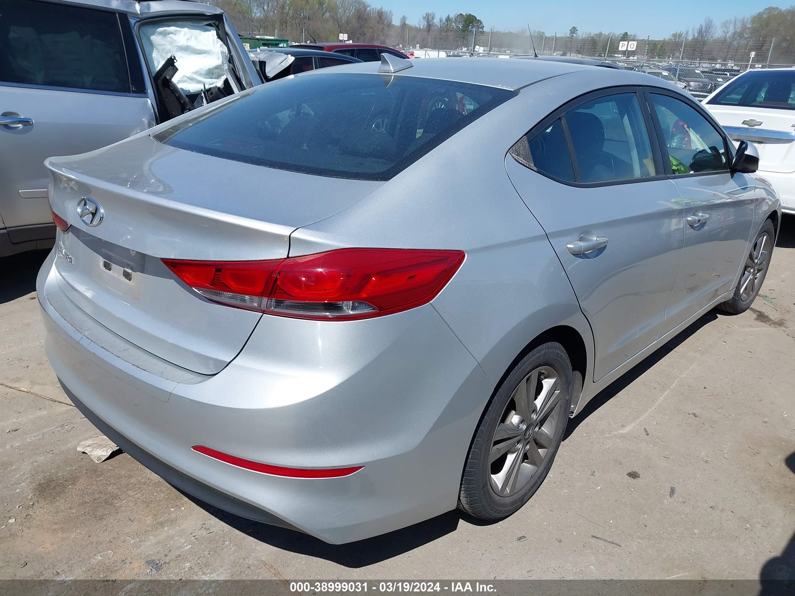 Photo 3 VIN: 5NPD84LF1HH134290 - HYUNDAI ELANTRA 