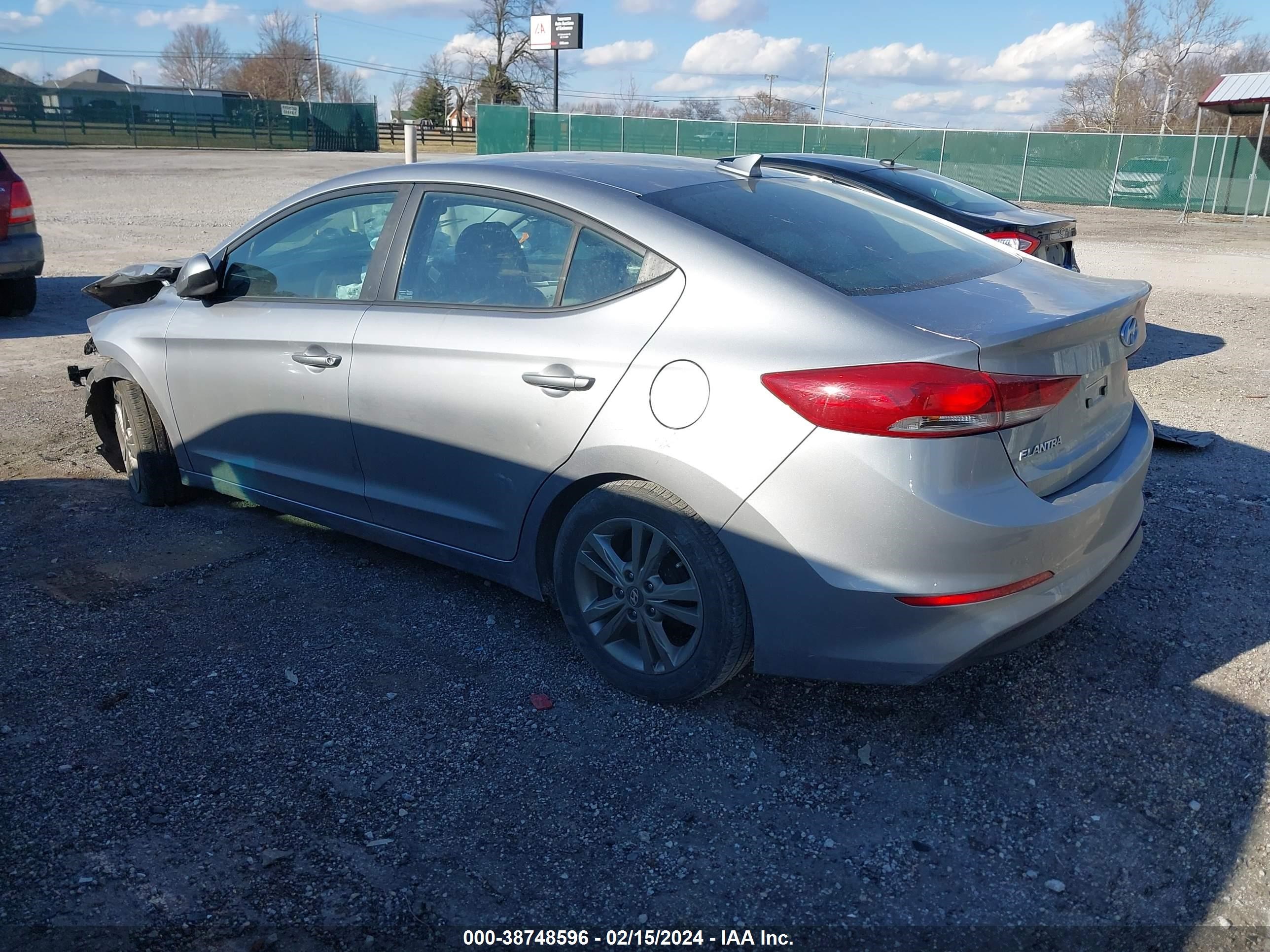 Photo 2 VIN: 5NPD84LF1HH157777 - HYUNDAI ELANTRA 