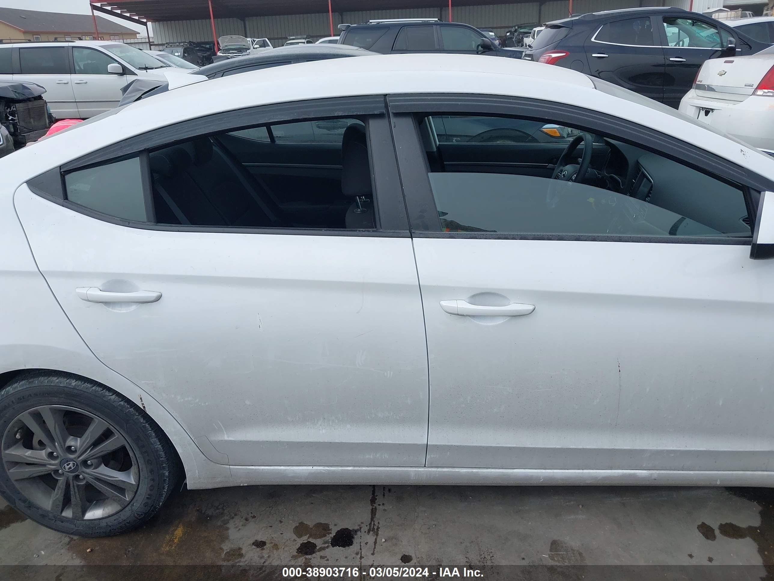 Photo 12 VIN: 5NPD84LF1JH239241 - HYUNDAI ELANTRA 