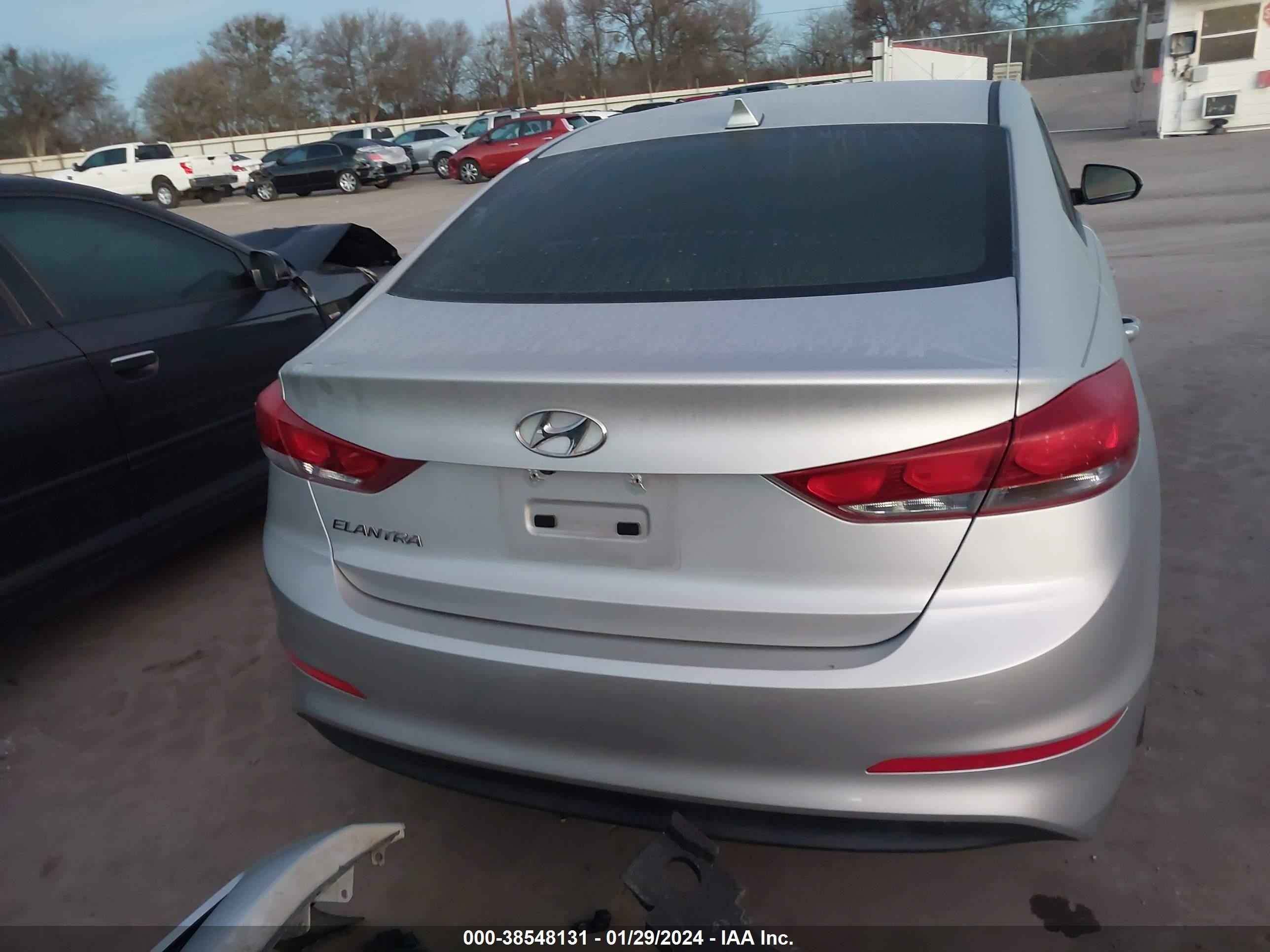 Photo 16 VIN: 5NPD84LF1JH344619 - HYUNDAI ELANTRA 