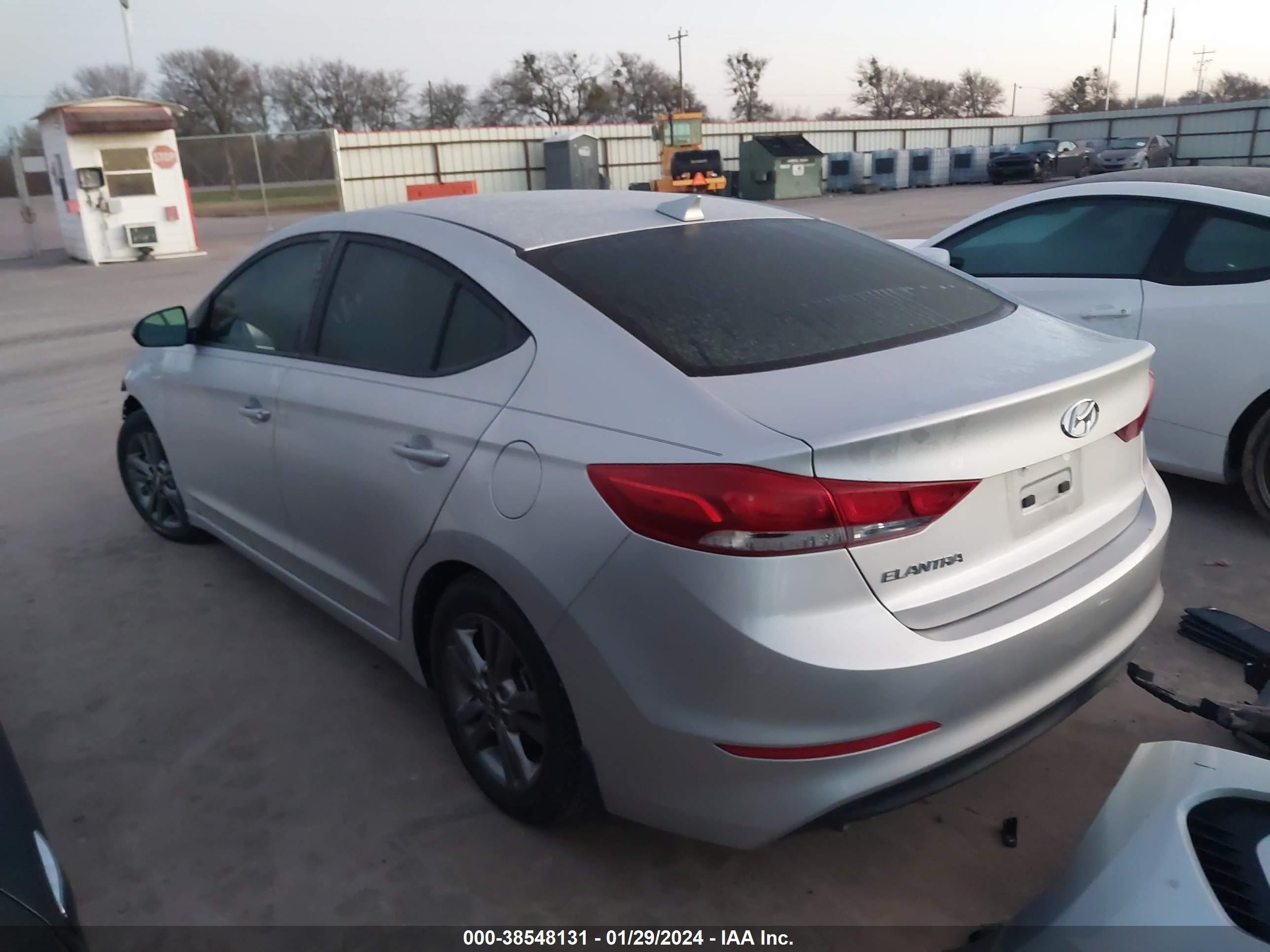 Photo 2 VIN: 5NPD84LF1JH344619 - HYUNDAI ELANTRA 