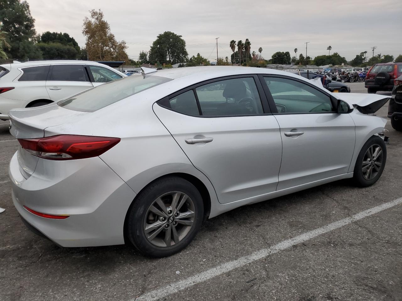 Photo 2 VIN: 5NPD84LF1JH396767 - HYUNDAI ELANTRA 