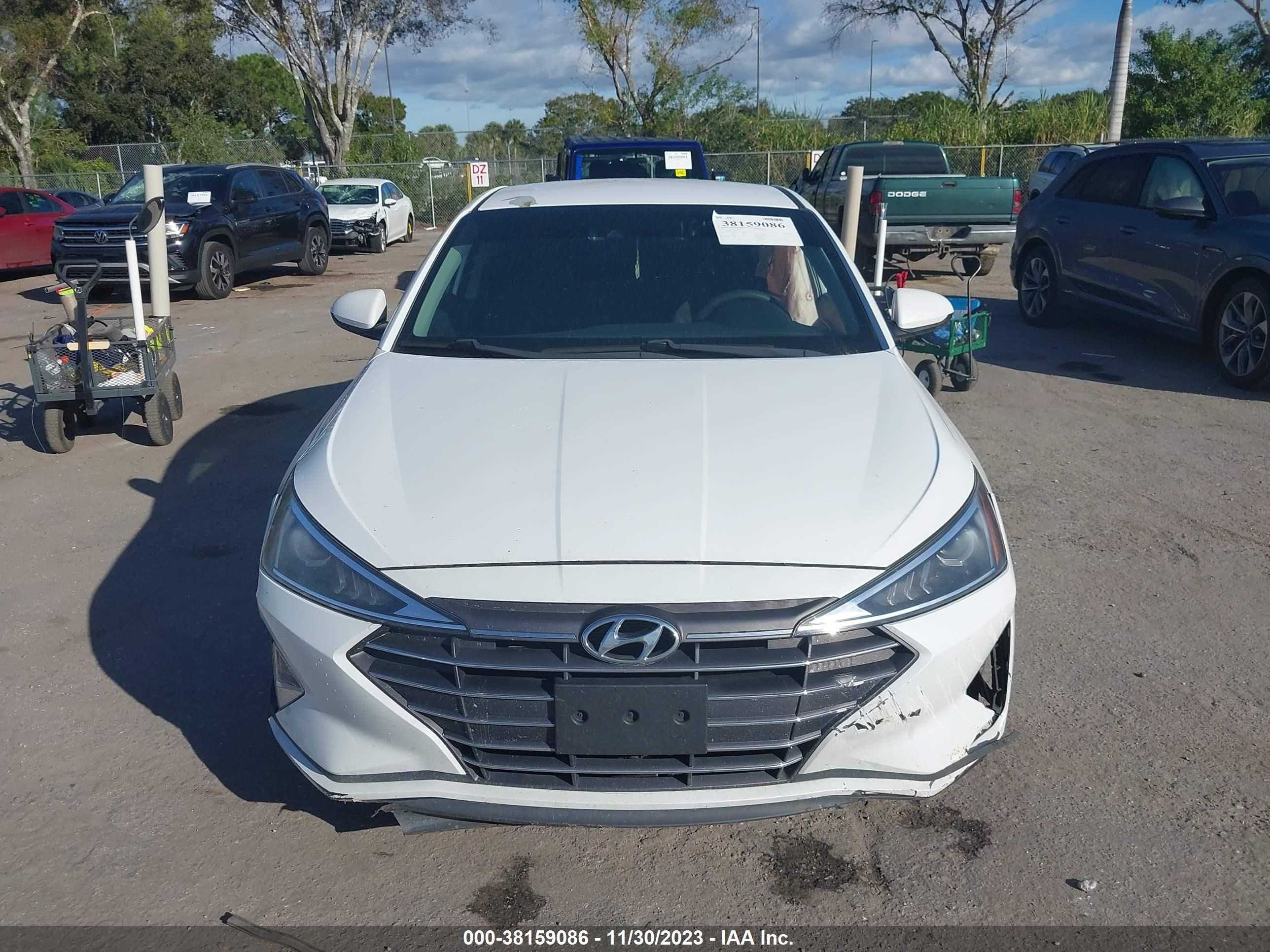 Photo 12 VIN: 5NPD84LF1KH418297 - HYUNDAI ELANTRA 