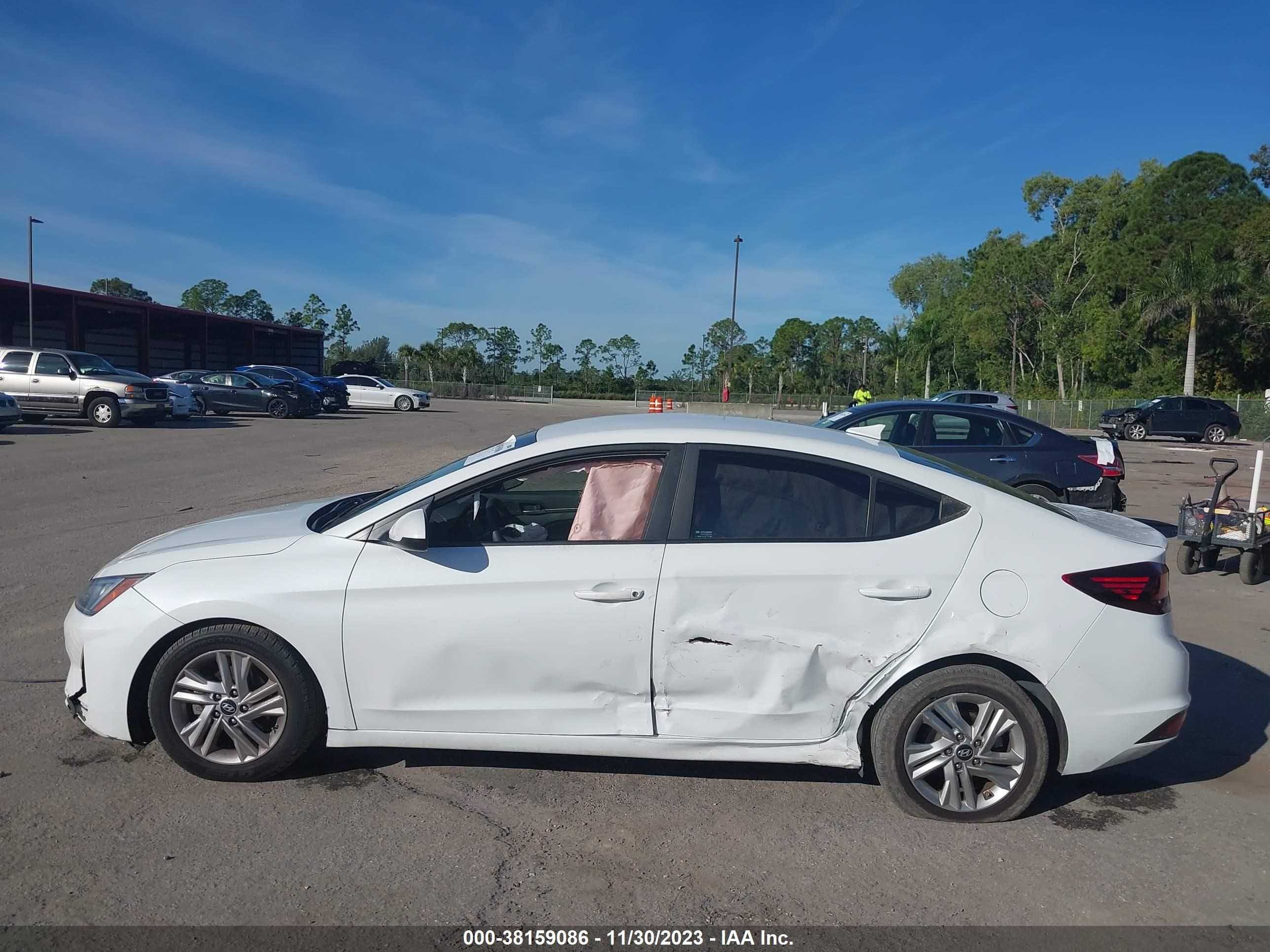 Photo 14 VIN: 5NPD84LF1KH418297 - HYUNDAI ELANTRA 