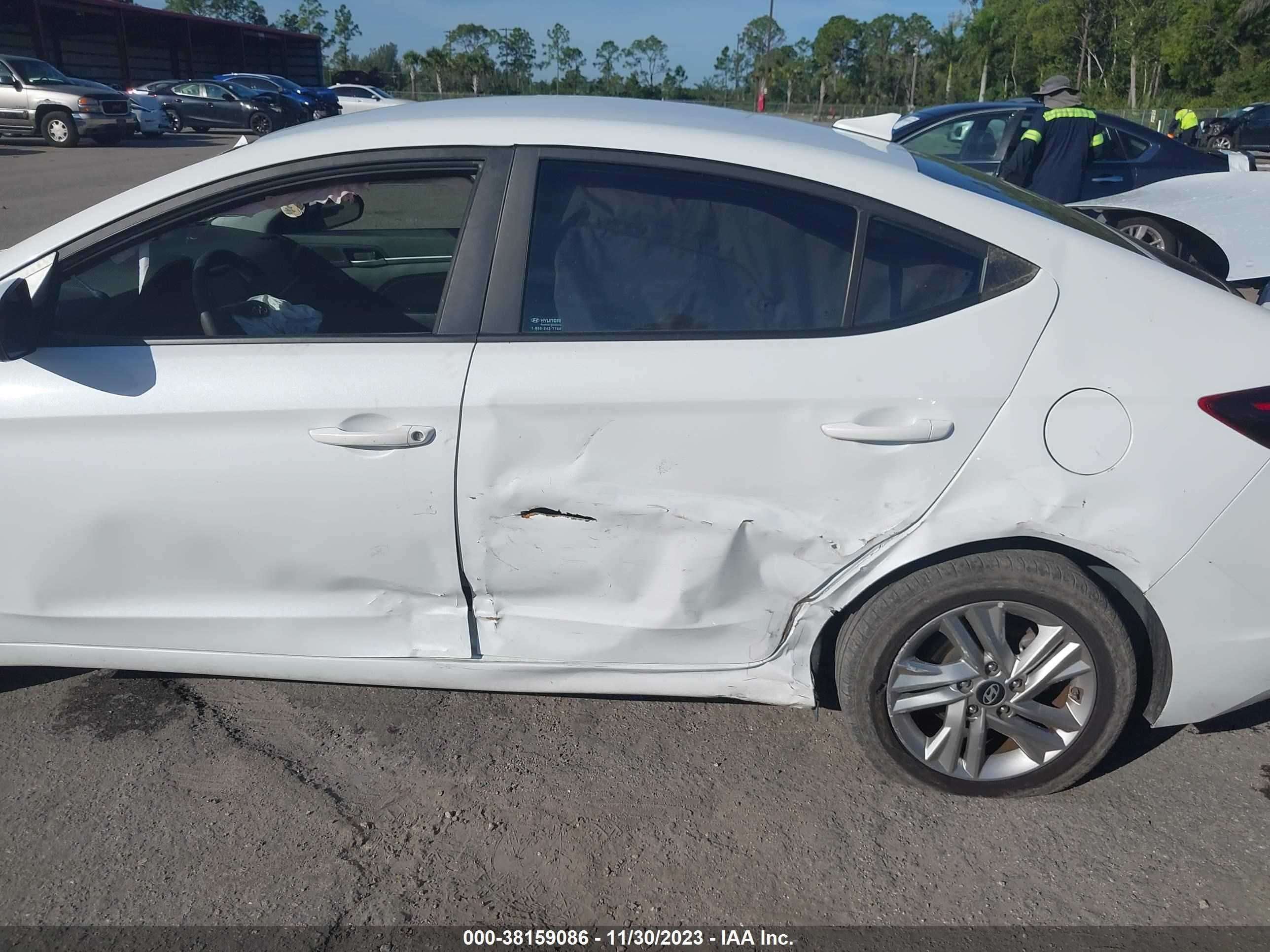 Photo 5 VIN: 5NPD84LF1KH418297 - HYUNDAI ELANTRA 