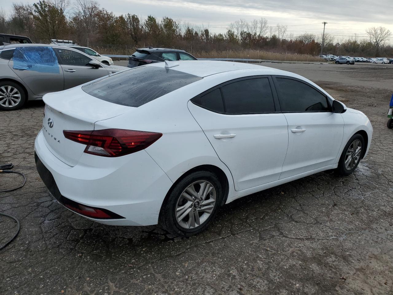 Photo 2 VIN: 5NPD84LF1KH438162 - HYUNDAI ELANTRA 