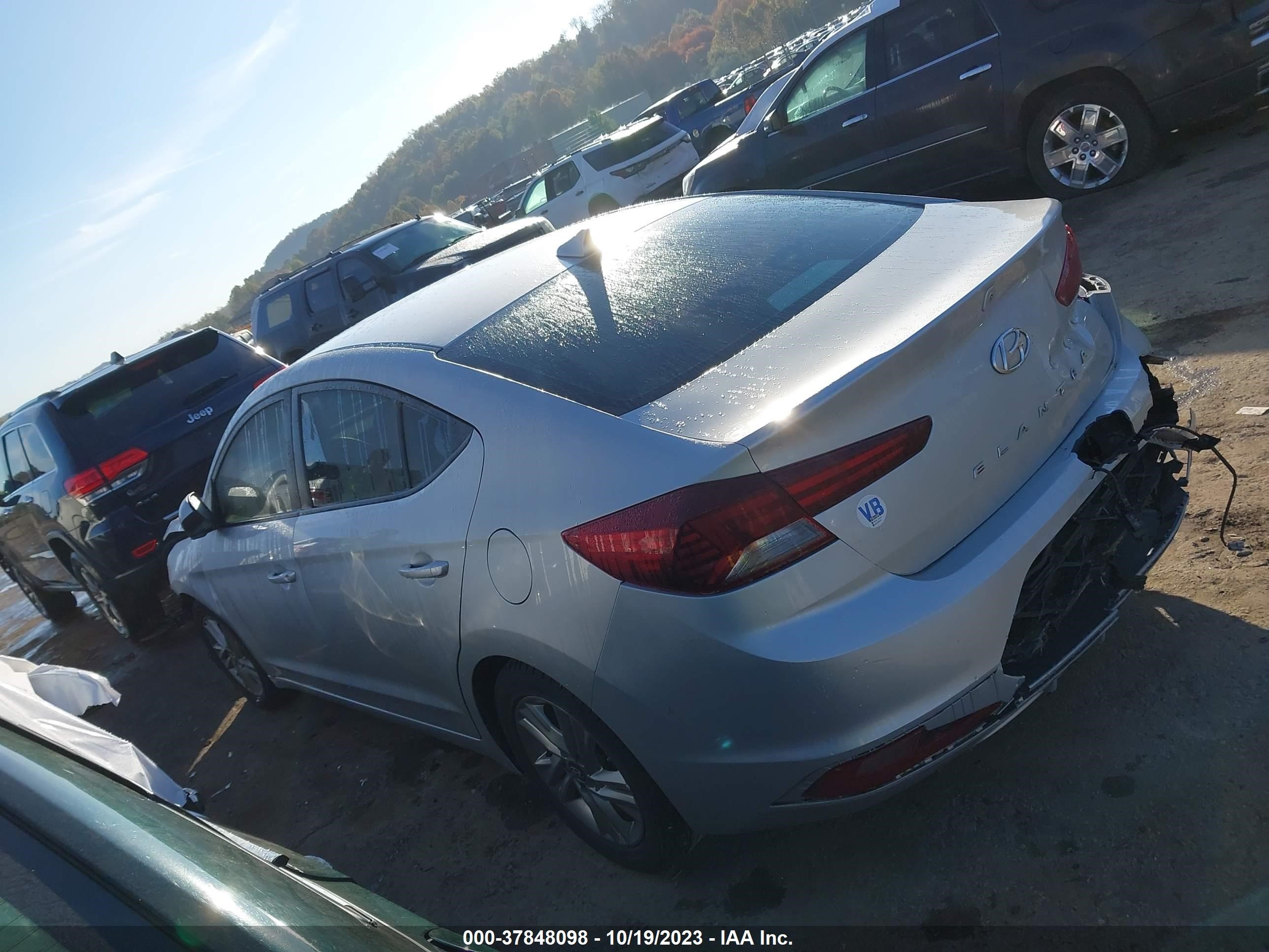 Photo 14 VIN: 5NPD84LF1KH472411 - HYUNDAI ELANTRA 