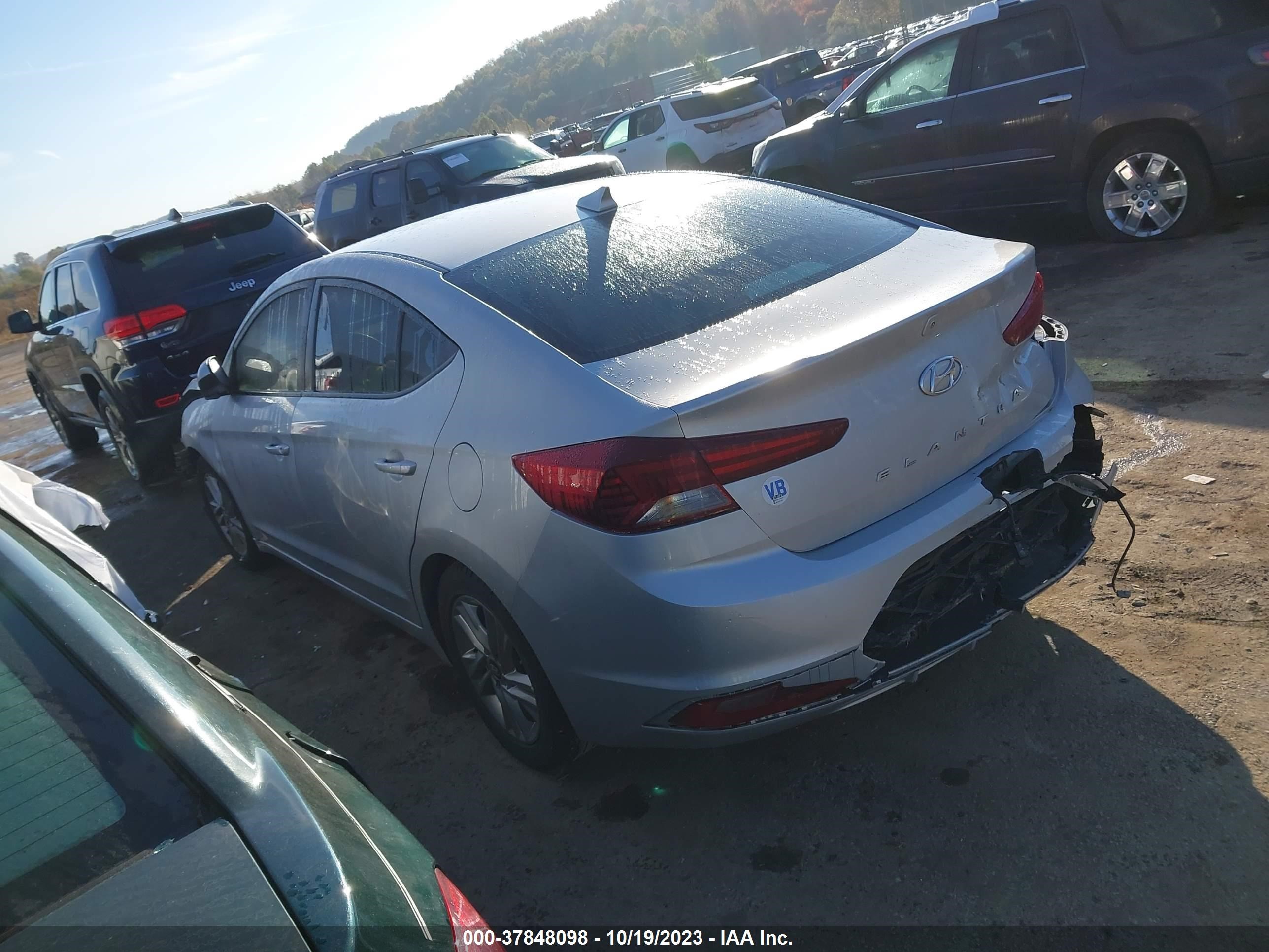 Photo 2 VIN: 5NPD84LF1KH472411 - HYUNDAI ELANTRA 