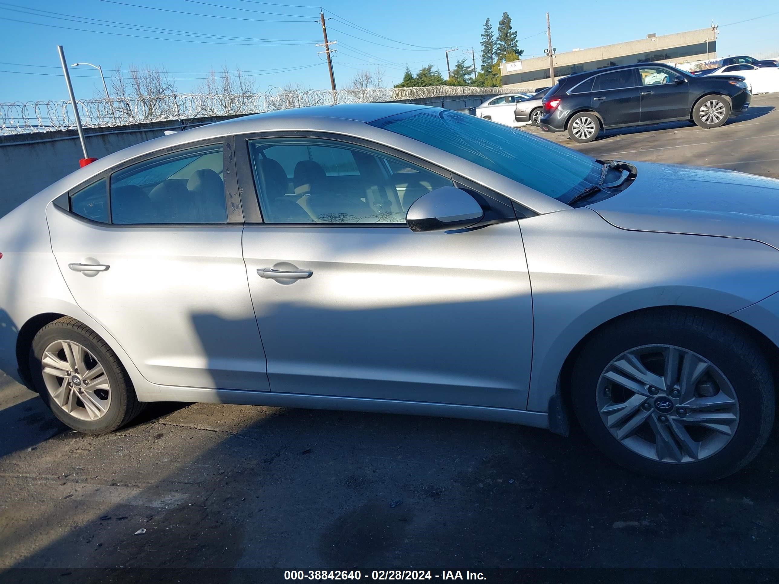 Photo 11 VIN: 5NPD84LF1LH516876 - HYUNDAI ELANTRA 