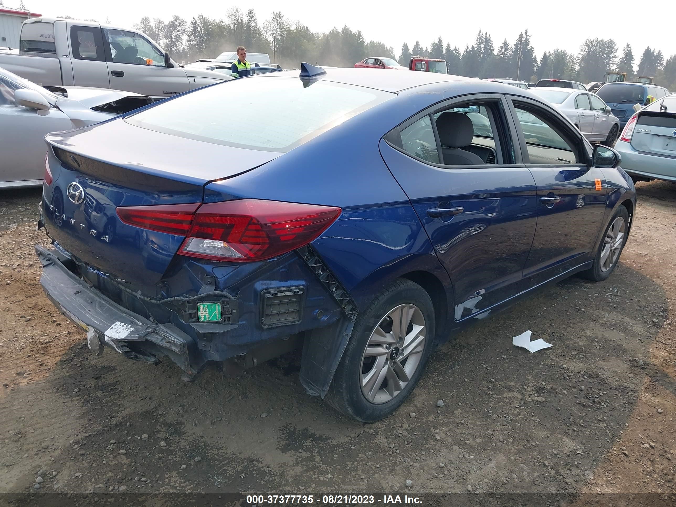 Photo 3 VIN: 5NPD84LF1LH560148 - HYUNDAI ELANTRA SE 