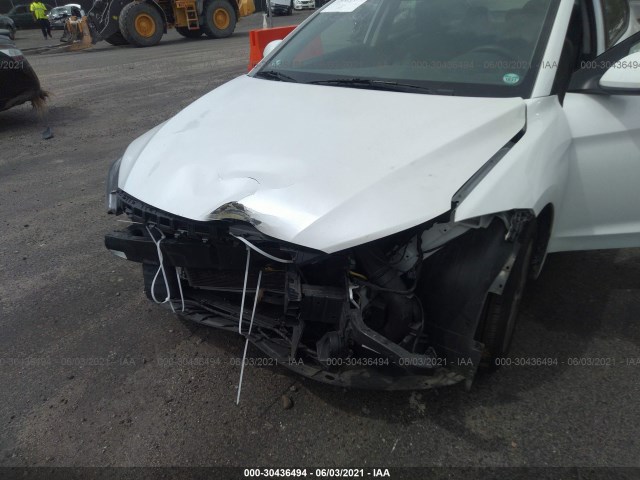 Photo 5 VIN: 5NPD84LF2HH012912 - HYUNDAI ELANTRA 