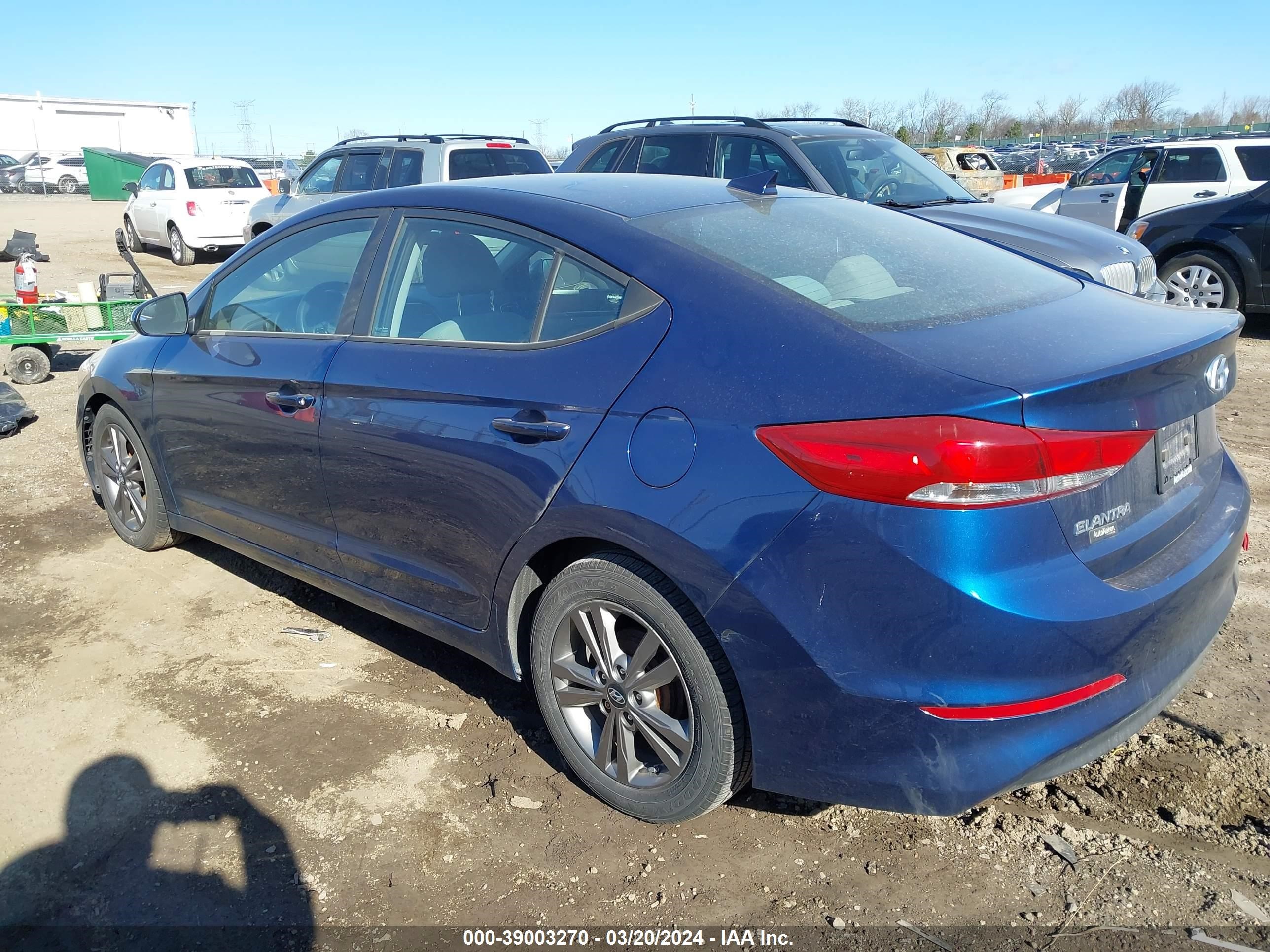 Photo 2 VIN: 5NPD84LF2HH040063 - HYUNDAI ELANTRA 