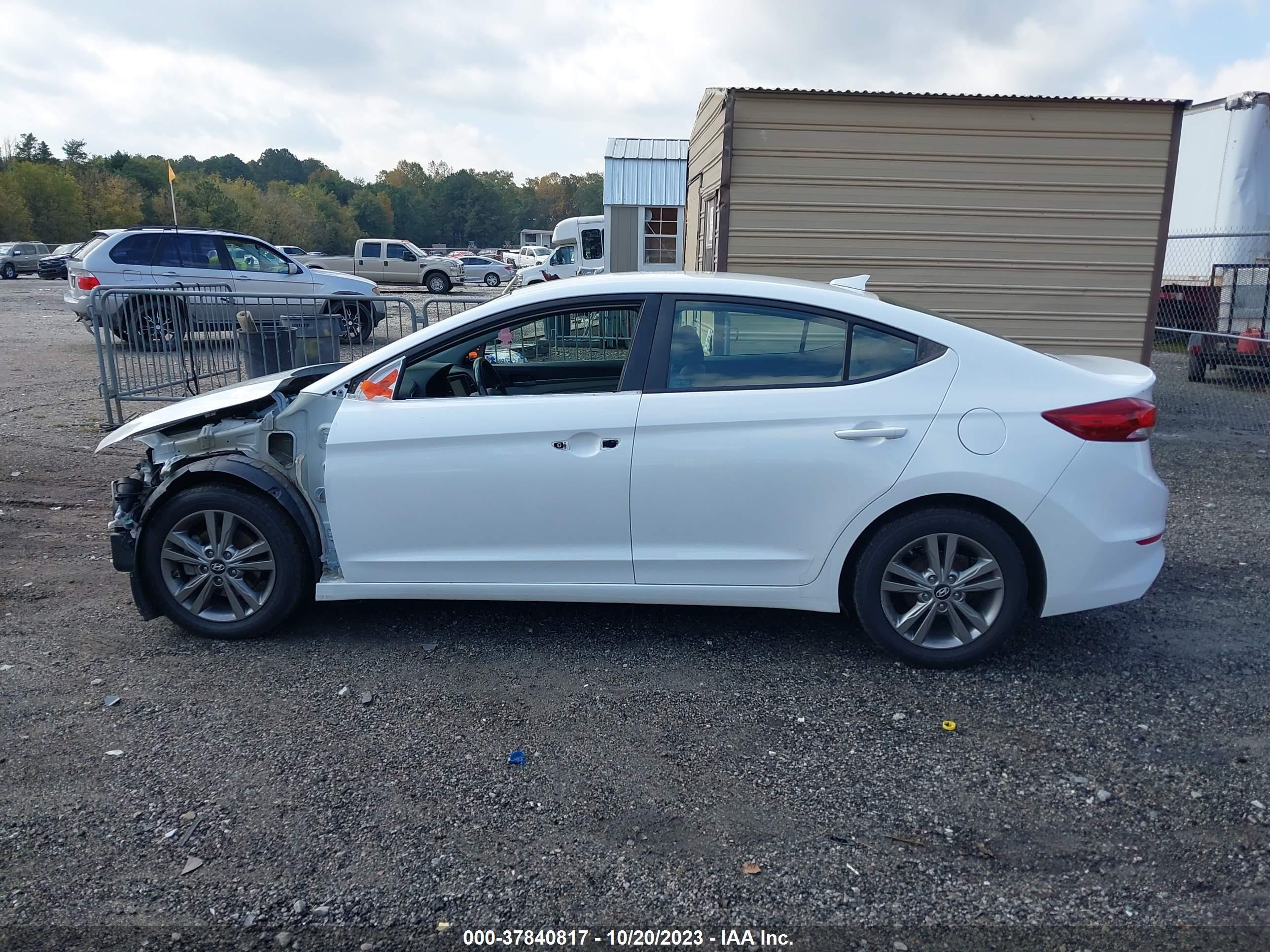 Photo 13 VIN: 5NPD84LF2HH058918 - HYUNDAI ELANTRA 