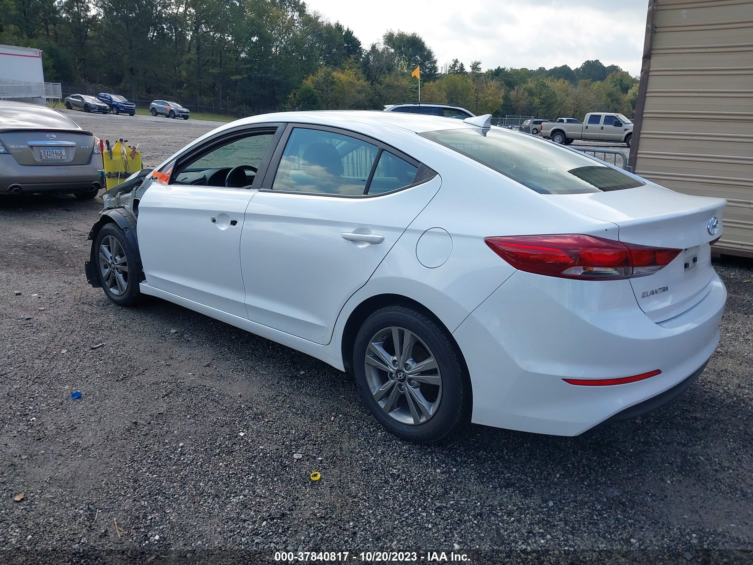 Photo 2 VIN: 5NPD84LF2HH058918 - HYUNDAI ELANTRA 