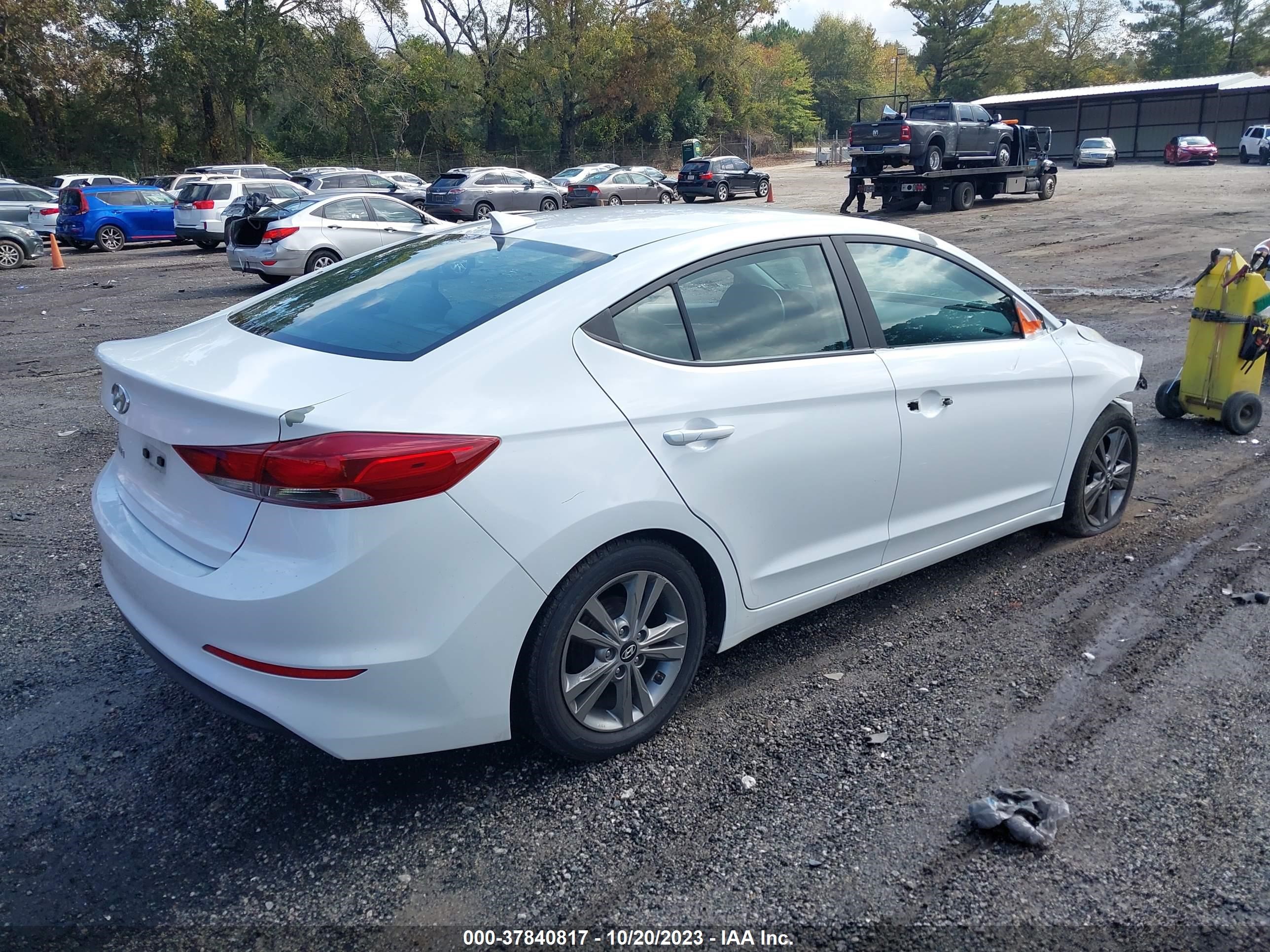 Photo 3 VIN: 5NPD84LF2HH058918 - HYUNDAI ELANTRA 