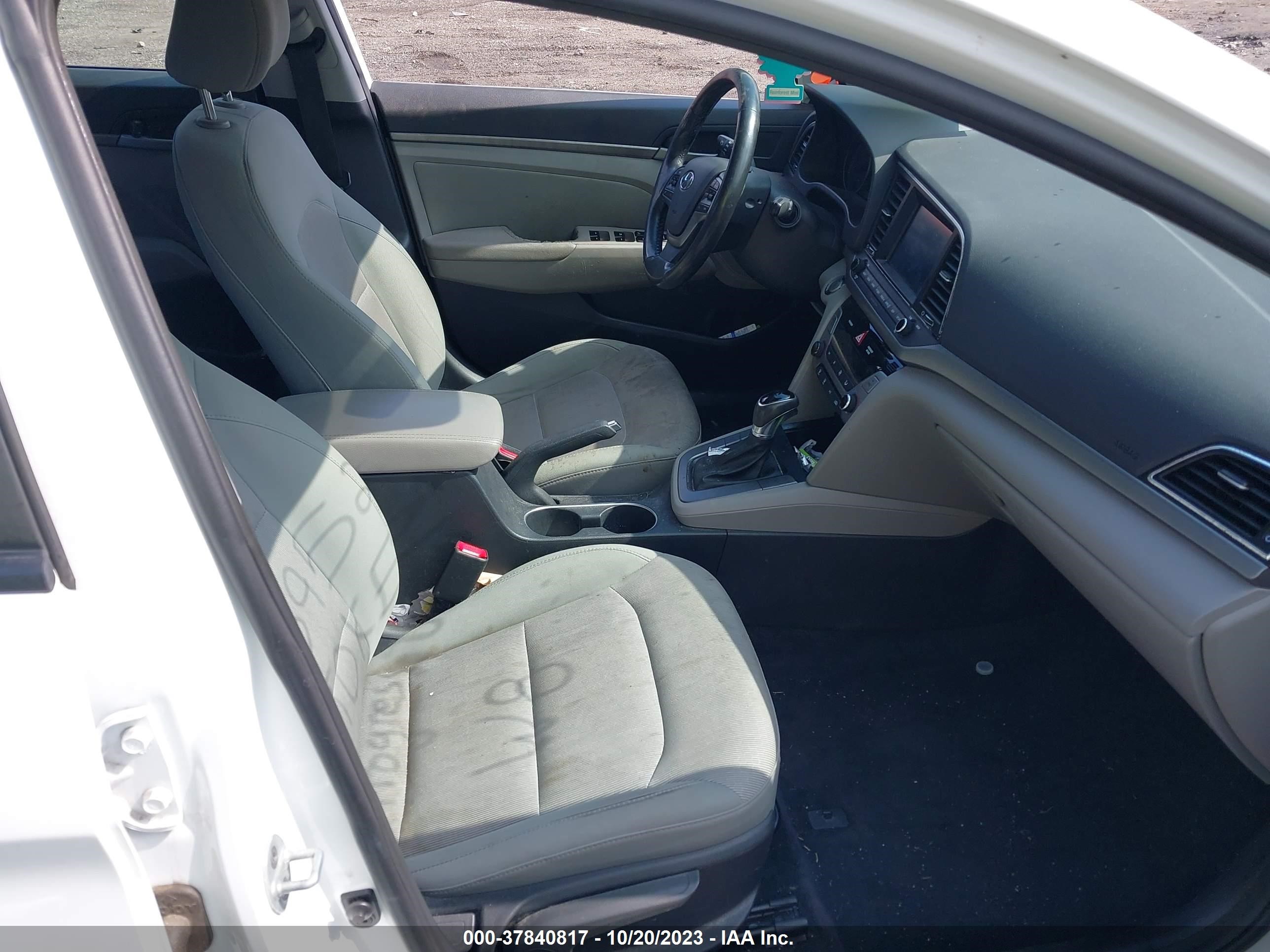 Photo 4 VIN: 5NPD84LF2HH058918 - HYUNDAI ELANTRA 