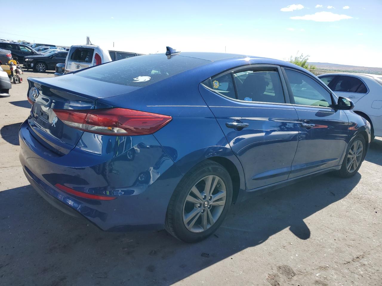 Photo 2 VIN: 5NPD84LF2HH072799 - HYUNDAI ELANTRA 