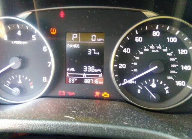 Photo 6 VIN: 5NPD84LF2HH082927 - HYUNDAI ELANTRA 