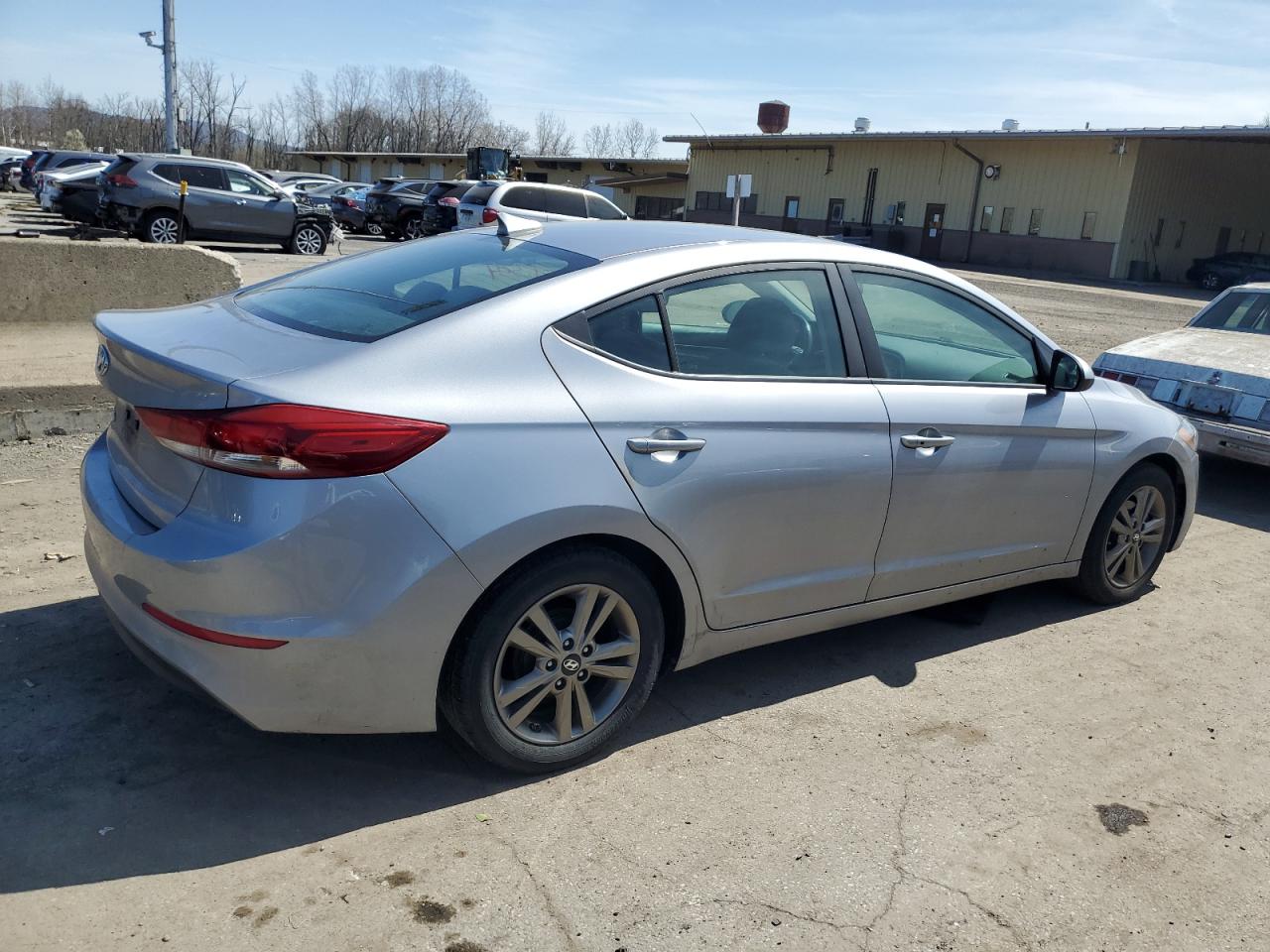 Photo 2 VIN: 5NPD84LF2HH097296 - HYUNDAI ELANTRA 