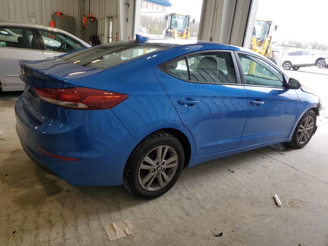 Photo 2 VIN: 5NPD84LF2HH103548 - HYUNDAI ELANTRA 