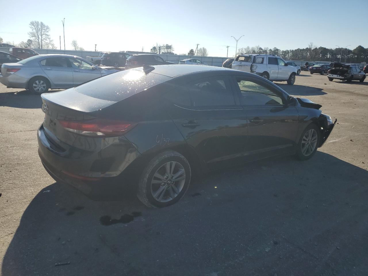 Photo 2 VIN: 5NPD84LF2HH134122 - HYUNDAI ELANTRA 