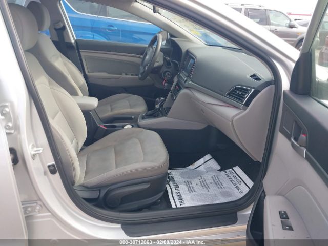 Photo 4 VIN: 5NPD84LF2HH160963 - HYUNDAI ELANTRA 