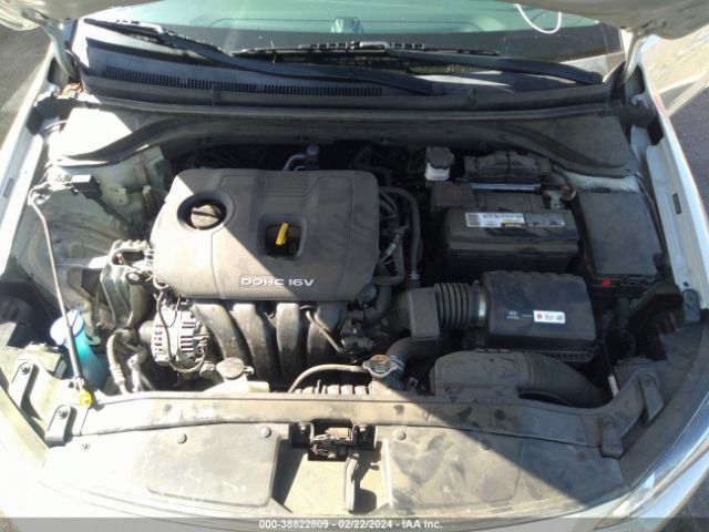 Photo 9 VIN: 5NPD84LF2HH195034 - HYUNDAI ELANTRA 