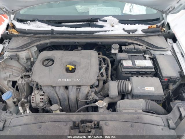 Photo 9 VIN: 5NPD84LF2JH319342 - HYUNDAI ELANTRA 