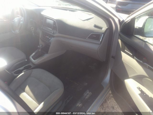 Photo 4 VIN: 5NPD84LF2JH320975 - HYUNDAI ELANTRA 