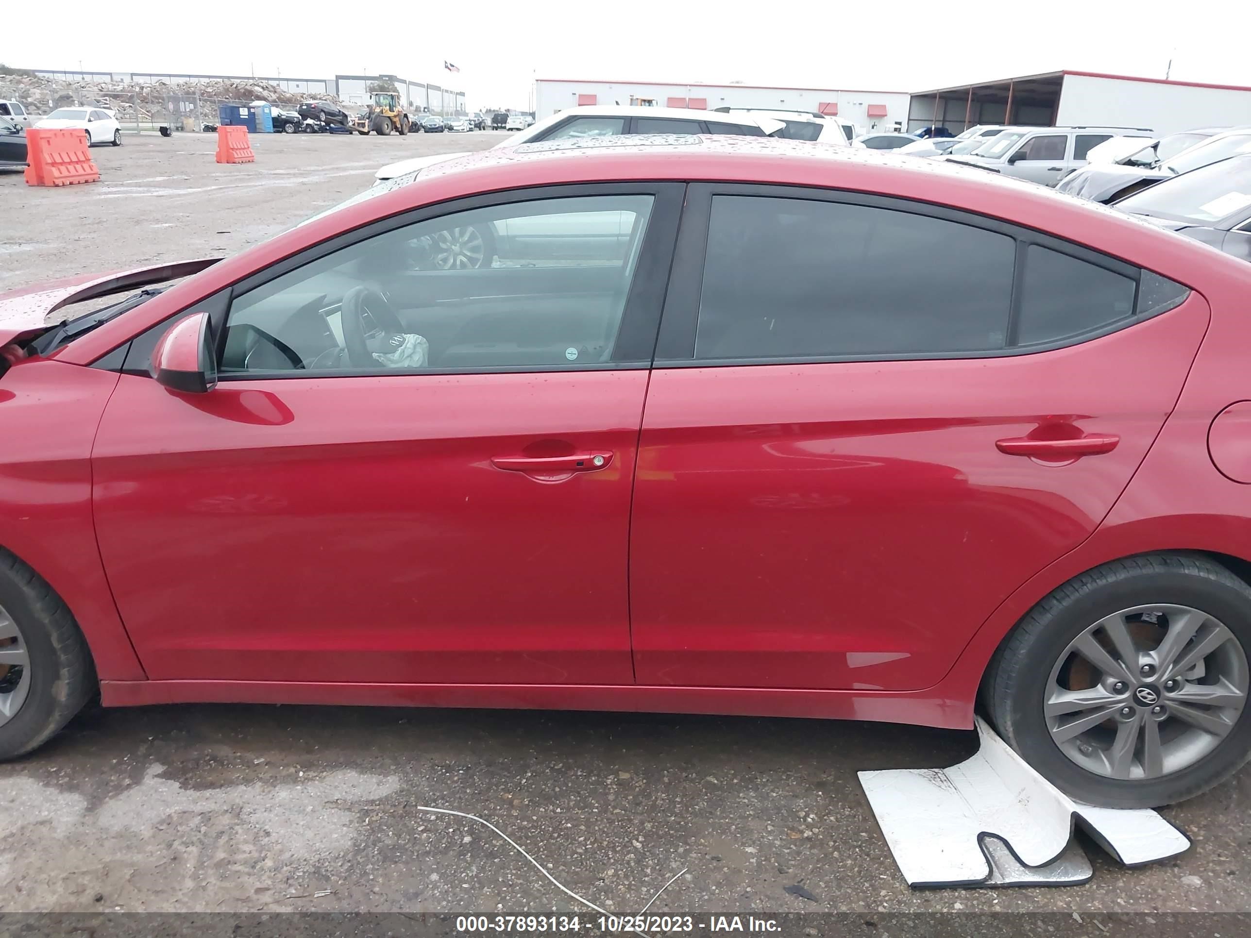 Photo 13 VIN: 5NPD84LF2JH327912 - HYUNDAI ELANTRA 