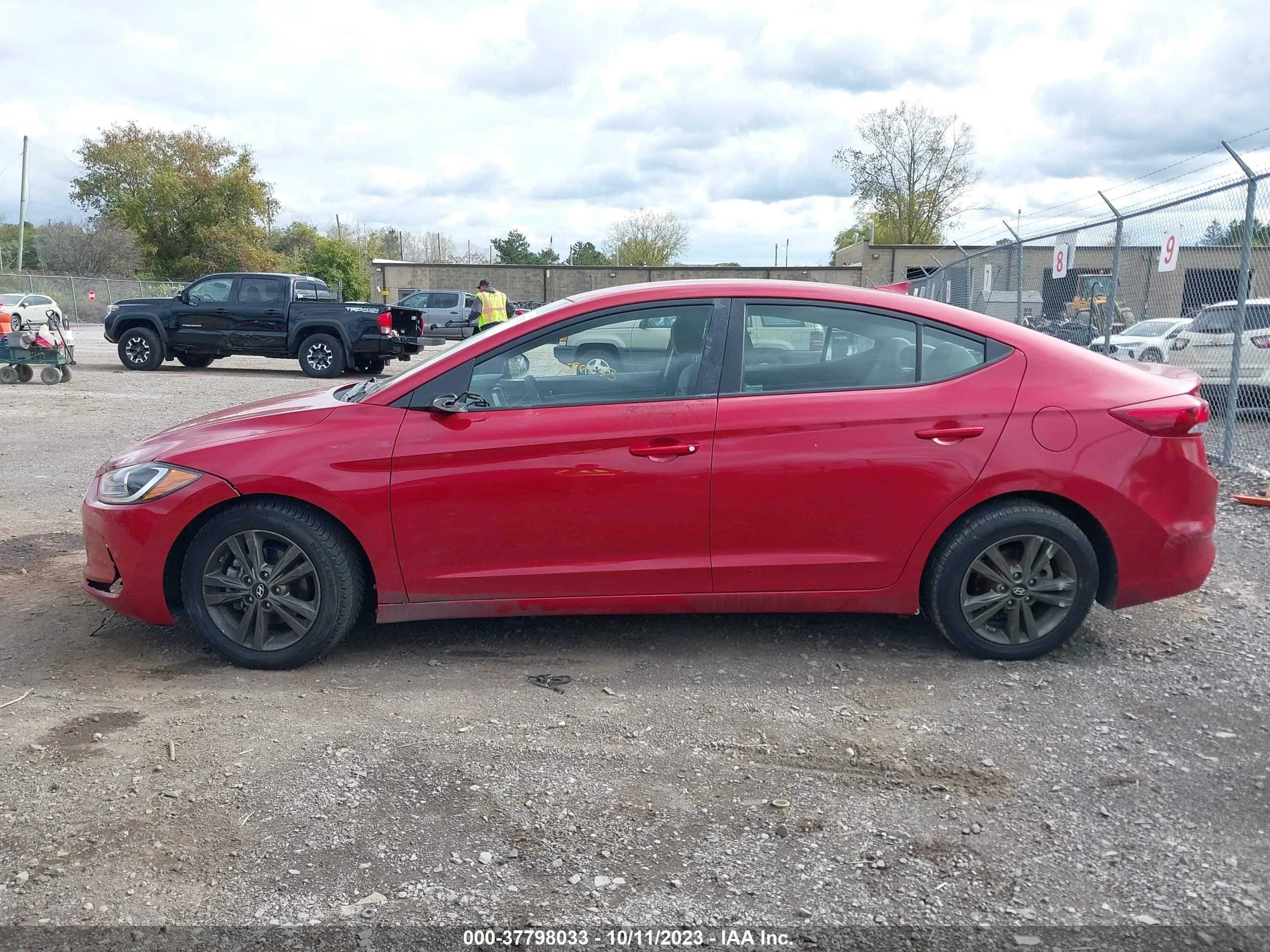 Photo 13 VIN: 5NPD84LF2JH336643 - HYUNDAI ELANTRA 