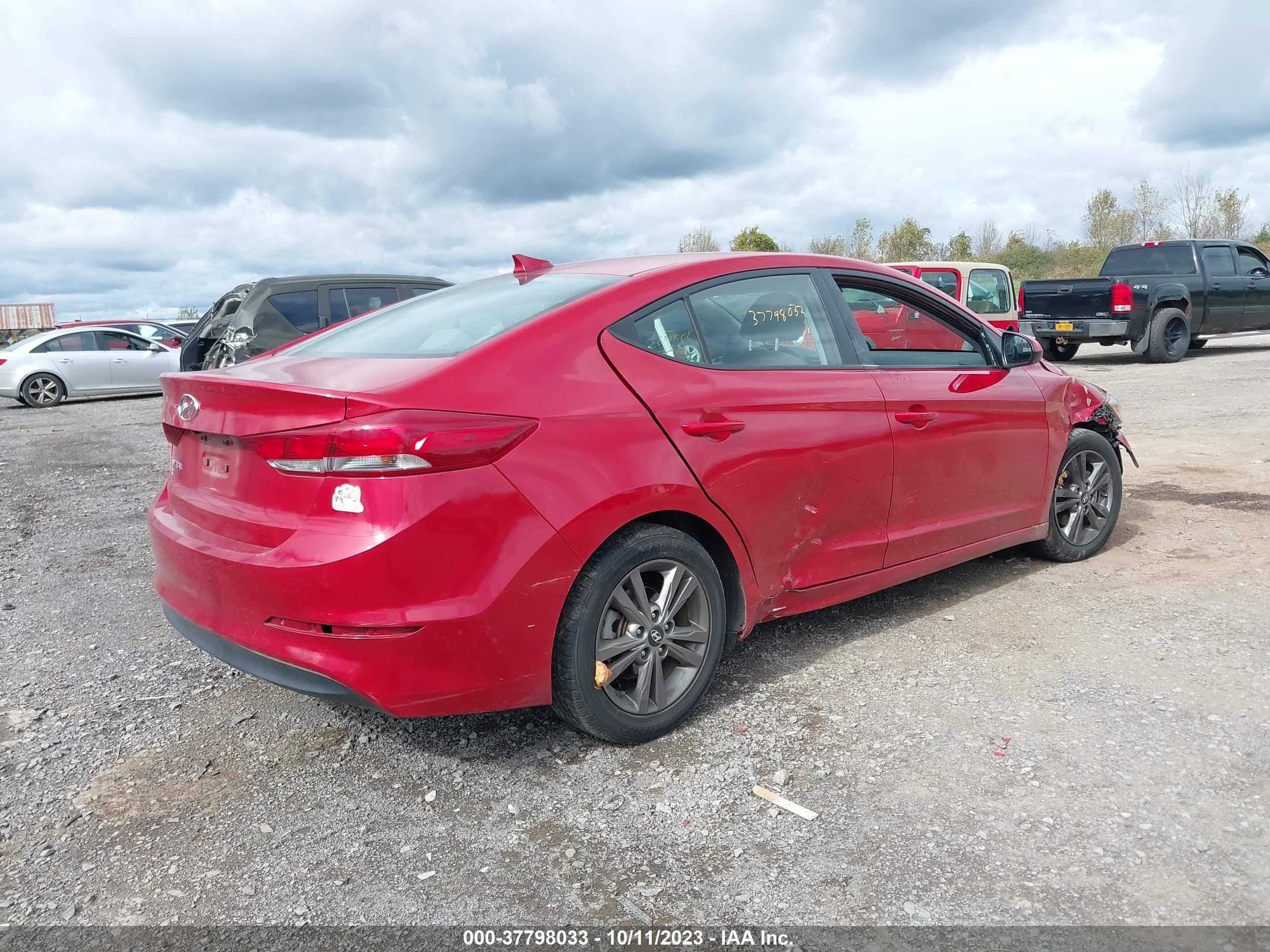 Photo 3 VIN: 5NPD84LF2JH336643 - HYUNDAI ELANTRA 