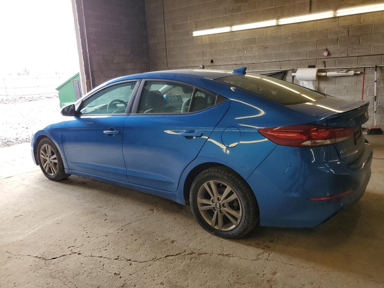 Photo 1 VIN: 5NPD84LF2JH380402 - HYUNDAI ELANTRA 