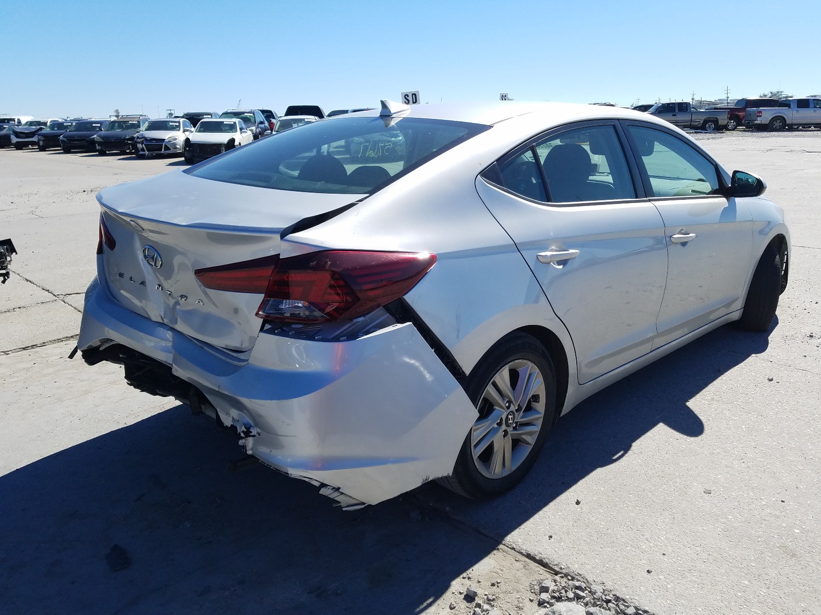 Photo 3 VIN: 5NPD84LF2KH404375 - HYUNDAI ELANTRA SE 