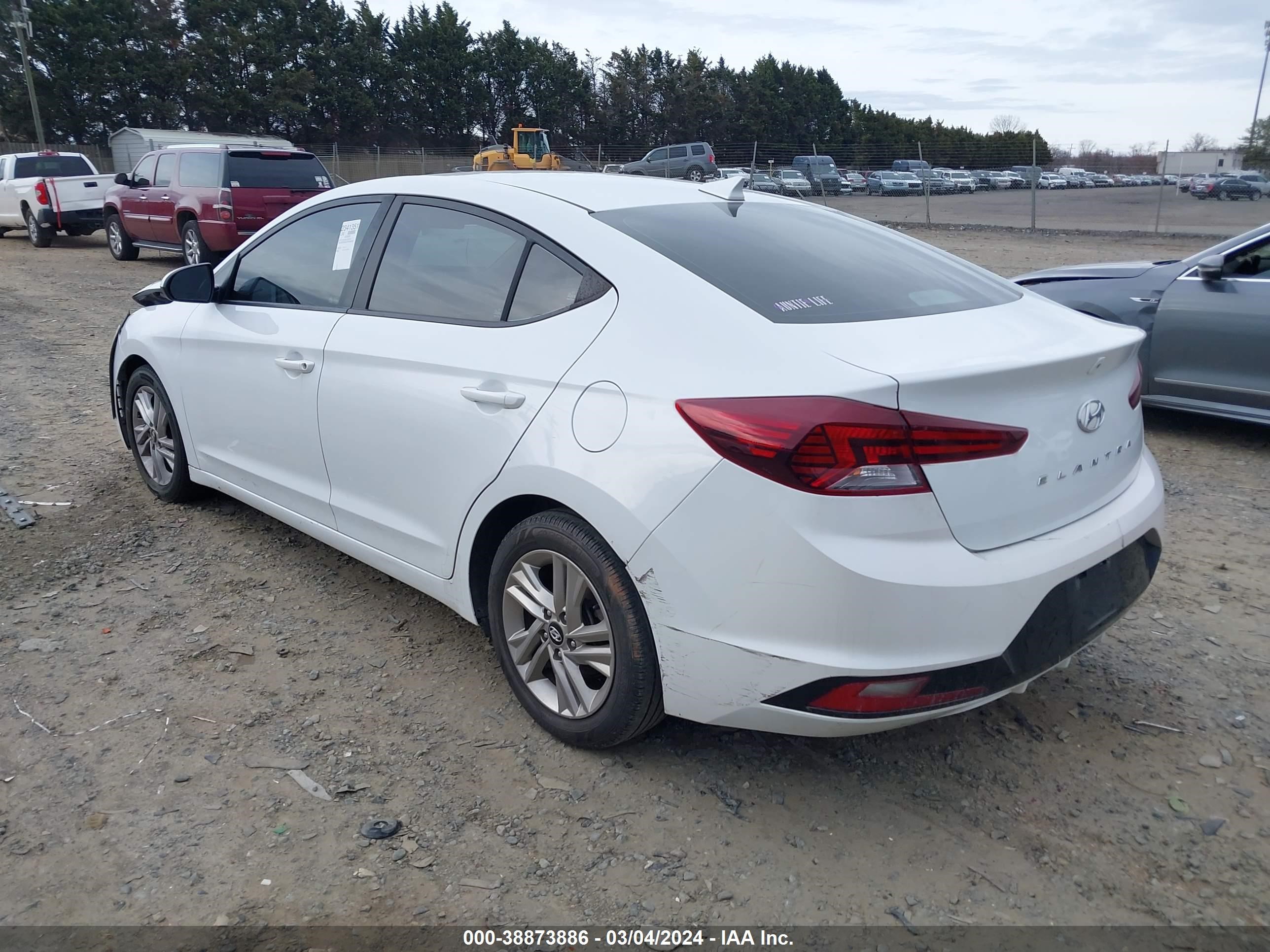 Photo 2 VIN: 5NPD84LF2KH429552 - HYUNDAI ELANTRA 