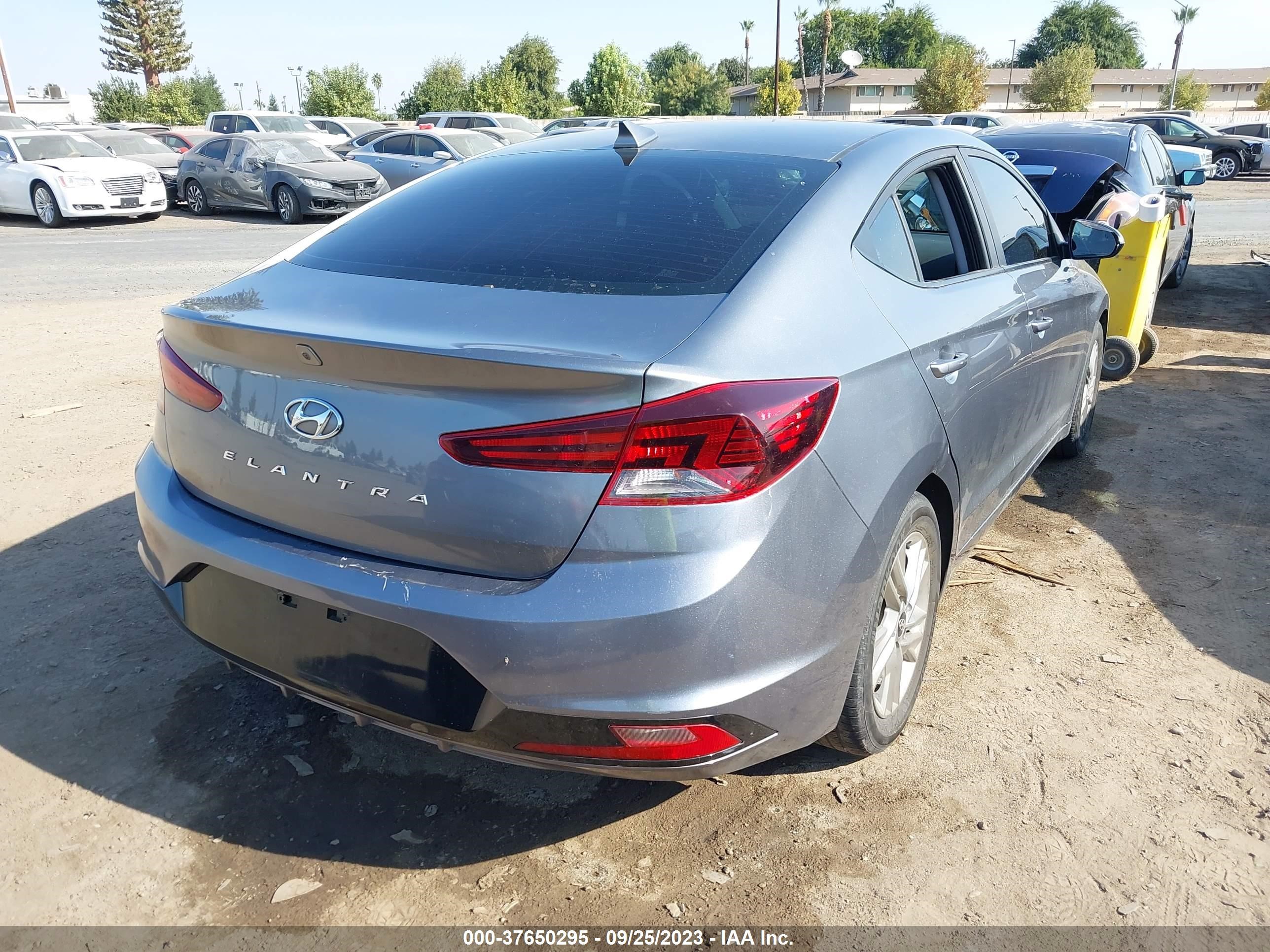 Photo 3 VIN: 5NPD84LF2KH436453 - HYUNDAI ELANTRA 