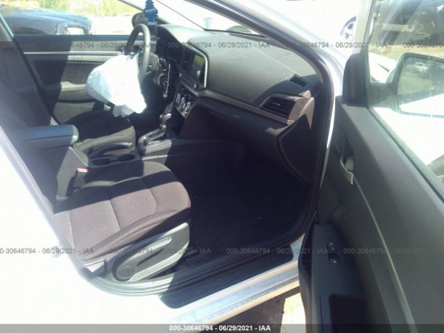 Photo 4 VIN: 5NPD84LF2KH472997 - HYUNDAI ELANTRA 