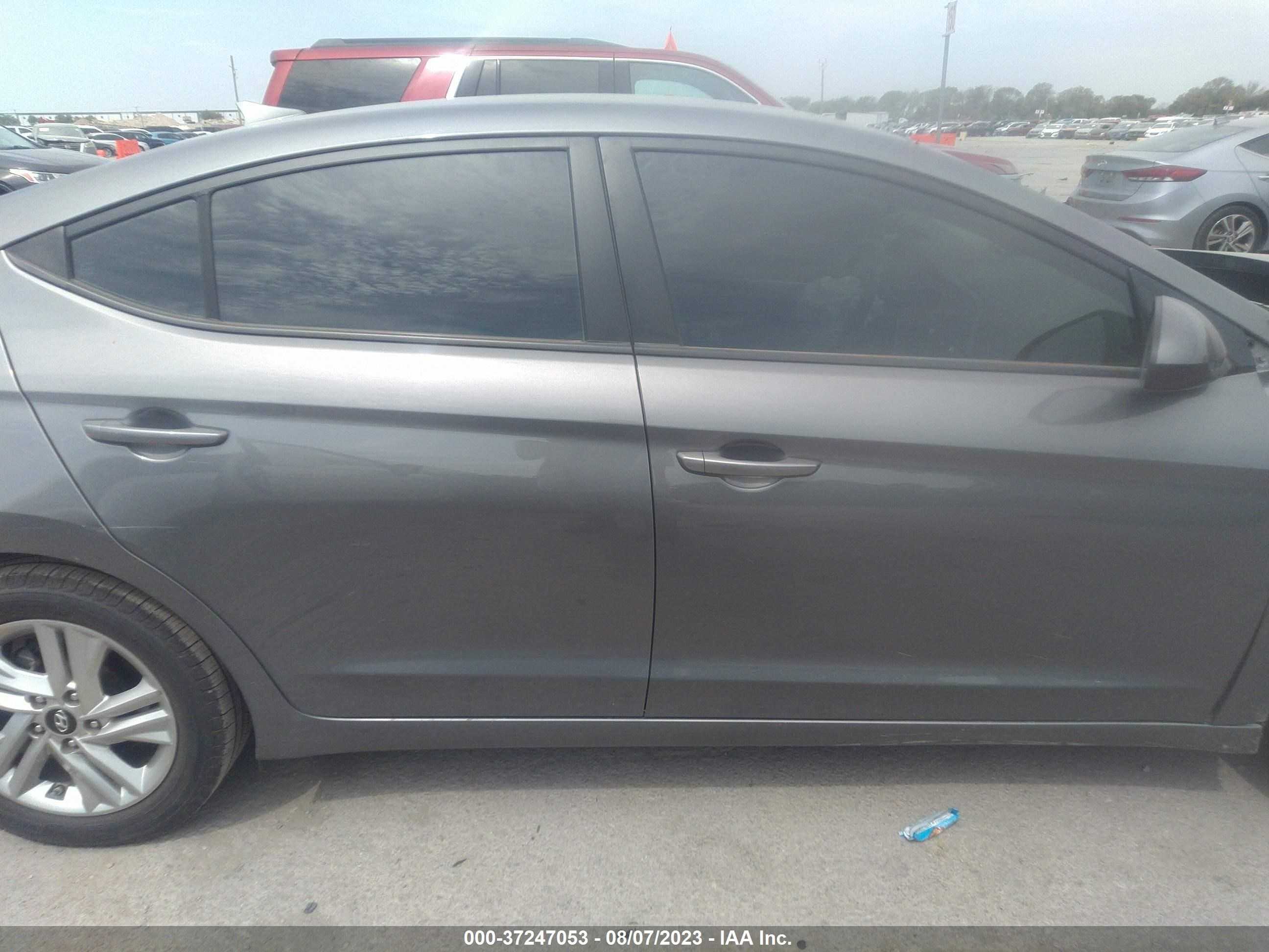 Photo 12 VIN: 5NPD84LF2KH484910 - HYUNDAI ELANTRA 