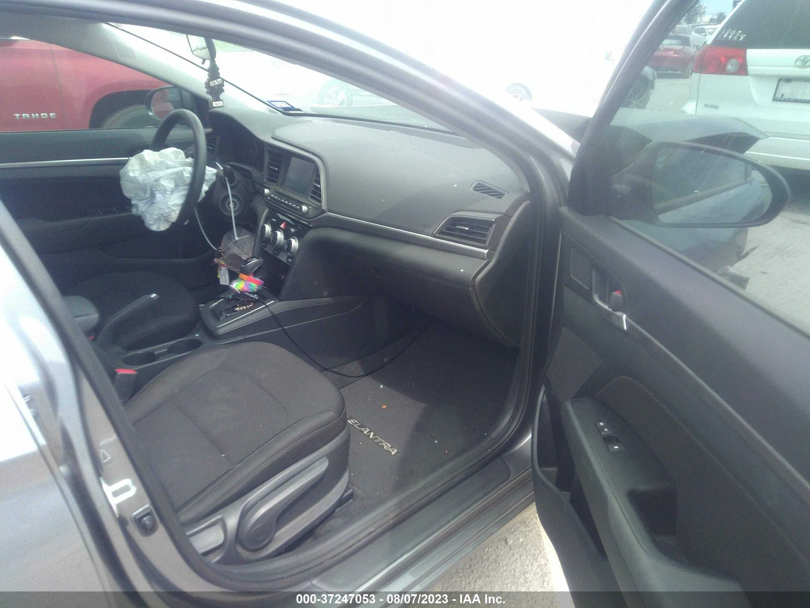 Photo 4 VIN: 5NPD84LF2KH484910 - HYUNDAI ELANTRA 