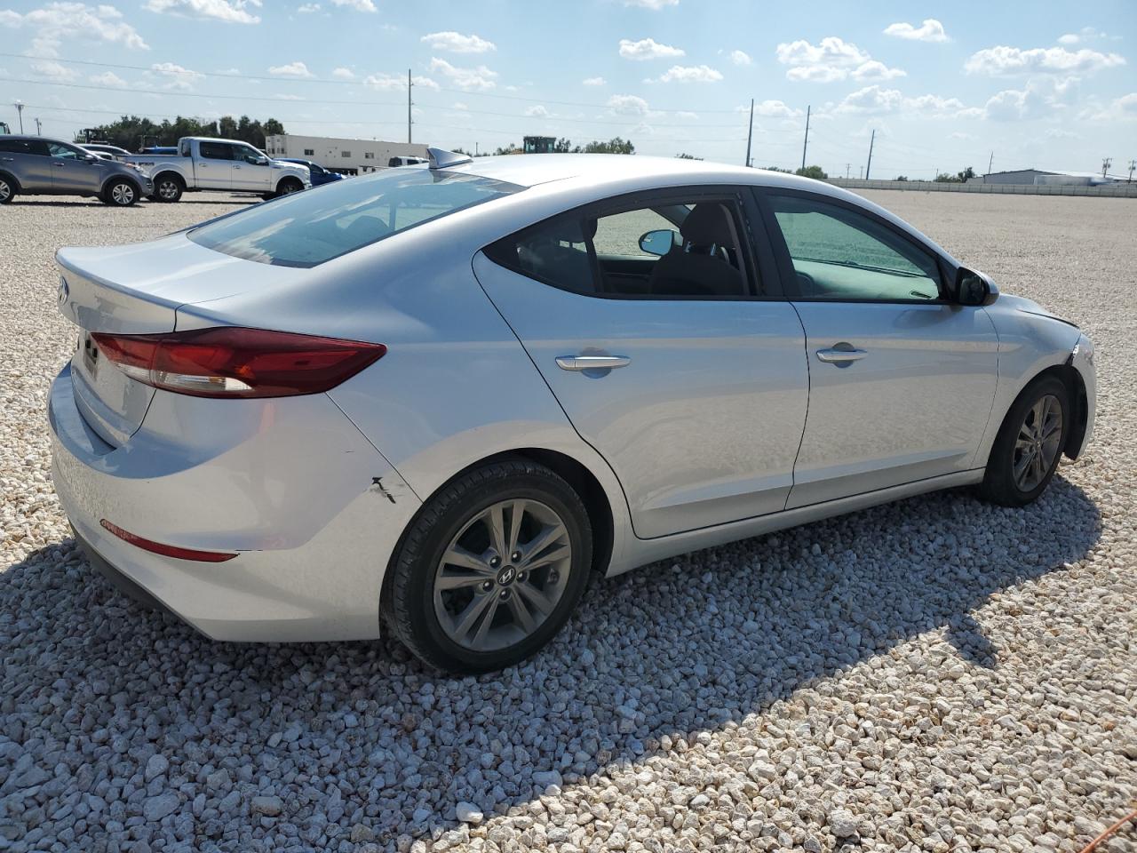 Photo 2 VIN: 5NPD84LF3HH008111 - HYUNDAI ELANTRA 