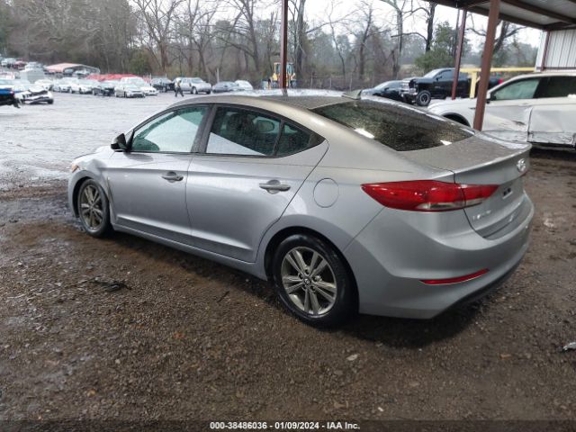 Photo 2 VIN: 5NPD84LF3HH011817 - HYUNDAI ELANTRA 