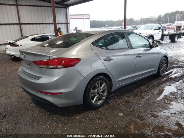 Photo 3 VIN: 5NPD84LF3HH011817 - HYUNDAI ELANTRA 