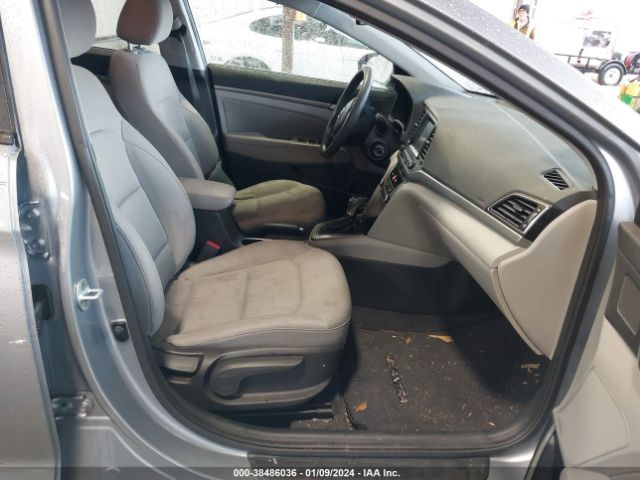 Photo 4 VIN: 5NPD84LF3HH011817 - HYUNDAI ELANTRA 