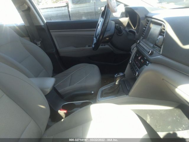 Photo 4 VIN: 5NPD84LF3HH015589 - HYUNDAI ELANTRA 