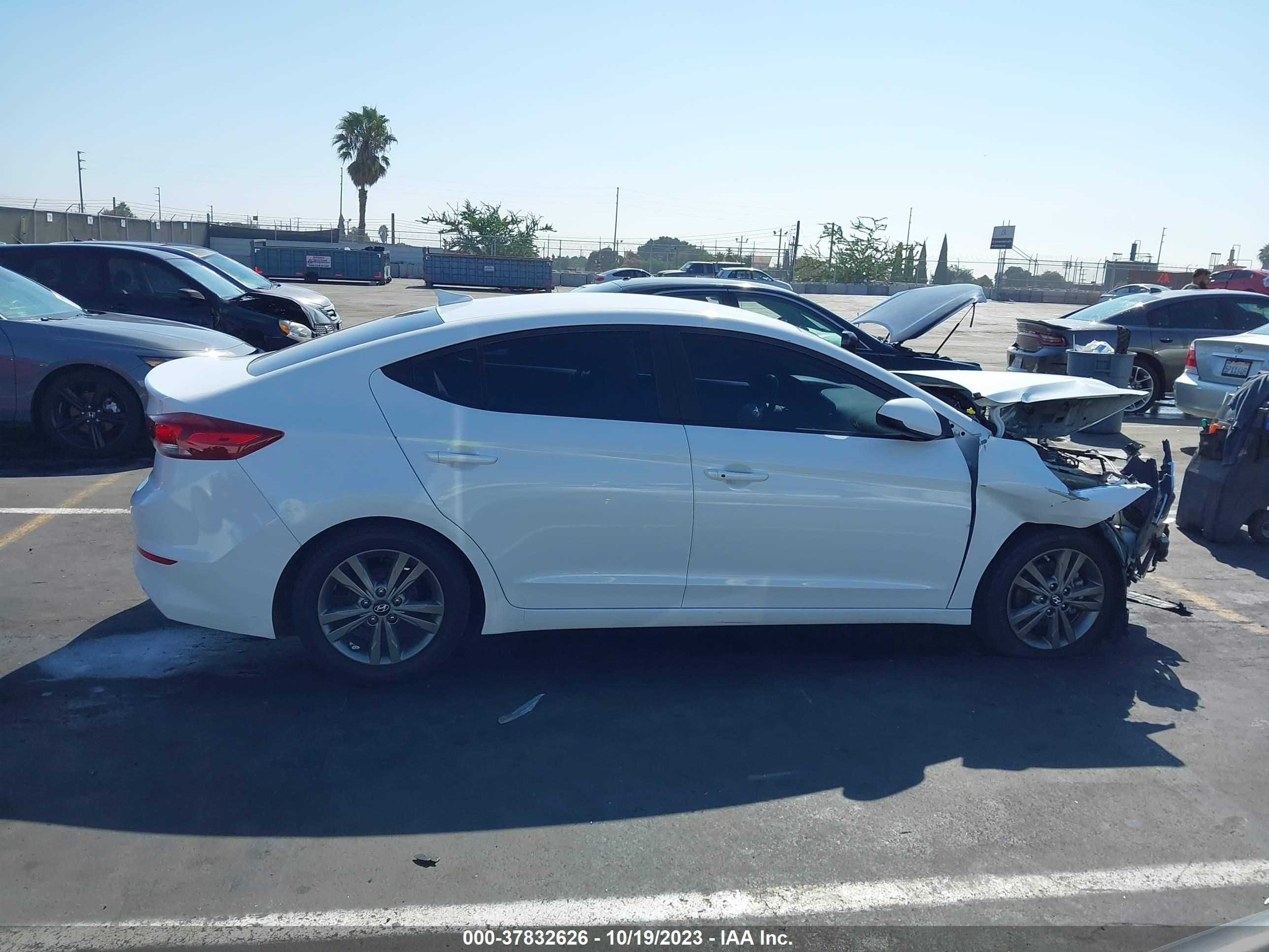 Photo 12 VIN: 5NPD84LF3HH017763 - HYUNDAI ELANTRA 